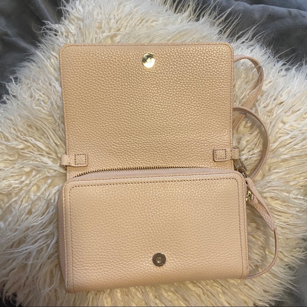 *SOLD*. Tory Burch light pink crossbody - Picture 3 of 7